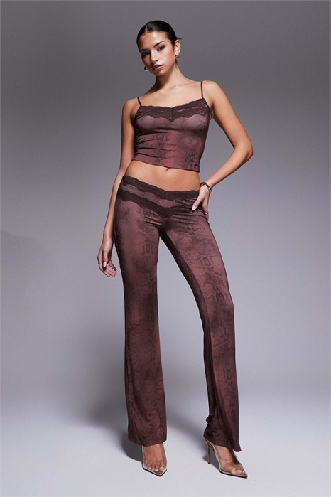 Брюки с расклешенными штанинами и V-образным вырезом спереди, украшенные двойной кружевной оторочкой co-ord артикул 150598551