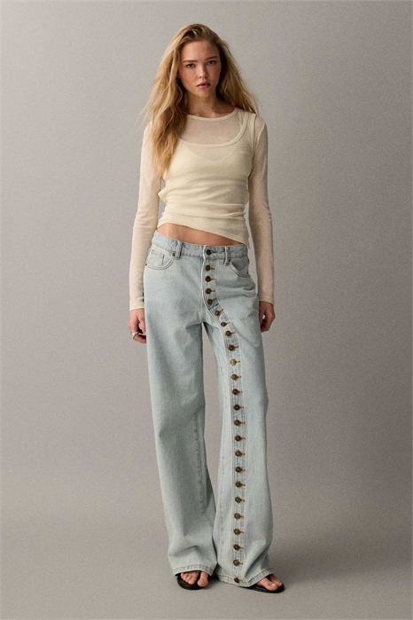 Джинсы с асимметричными пуговицами Penny и широкими брючинами светлого цвета артикул 150831760