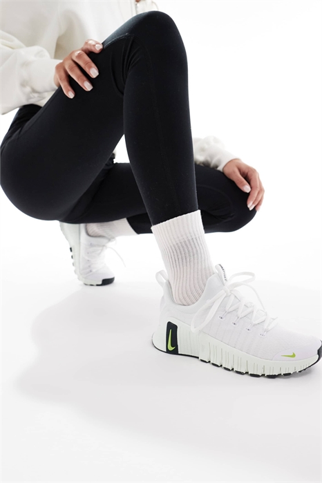 Бесплатные кроссовки Metcon 6 артикул 147133154