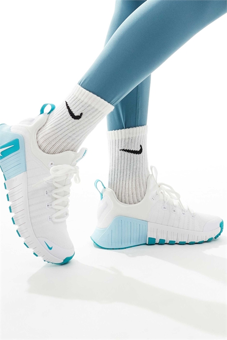 Бесплатные кроссовки Metcon 6 артикул 139987907