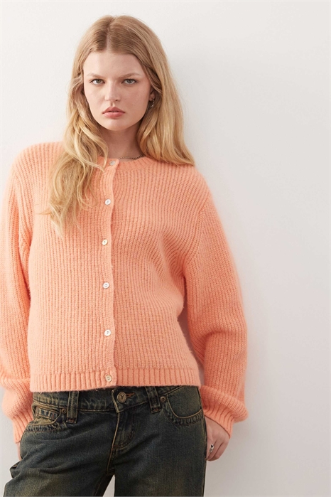 Вязаный кардиган на пуговицах артикул 153807293