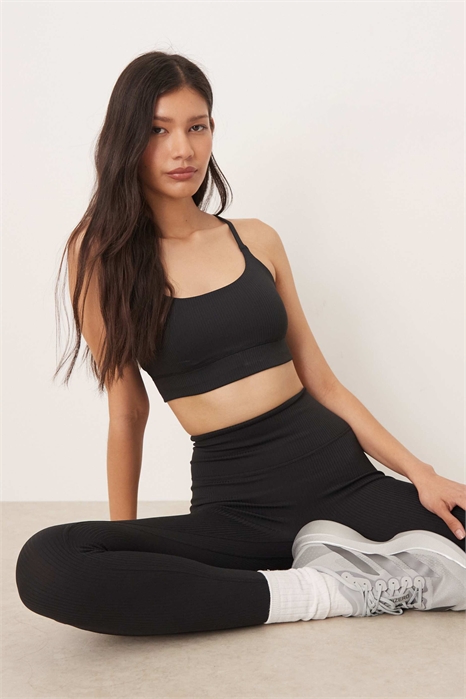 Спортивный бюстгальтер adidas Training All Me с ребристой тканью и легкой поддержкой артикул 141936457