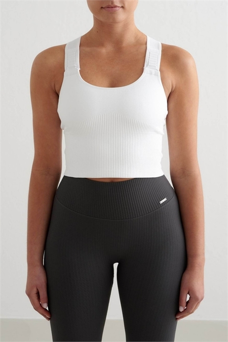 Белый ребристый бесшовный бралетт с высокой степенью поддержки артикул 152361794