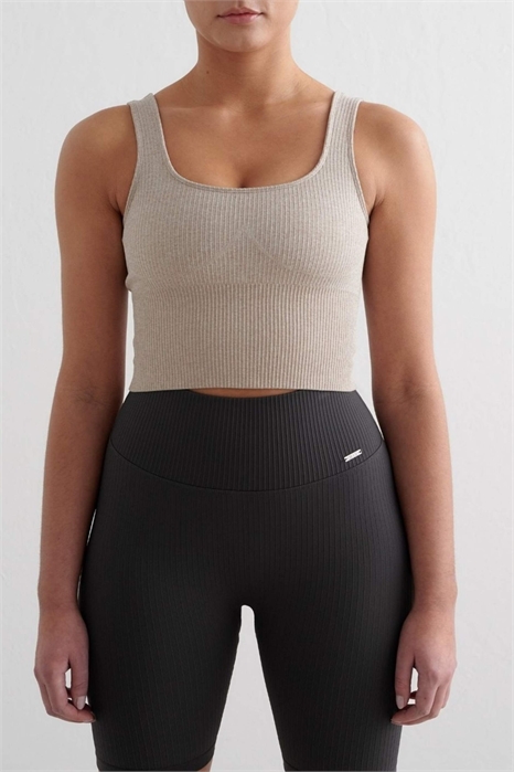 Бежевый меланжевый бюстгальтер-бралетт с ребристой текстурой и бесшовным кроем артикул 147490102