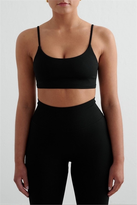 Черный бюстгальтер с бесшовными бретелями артикул 150759176