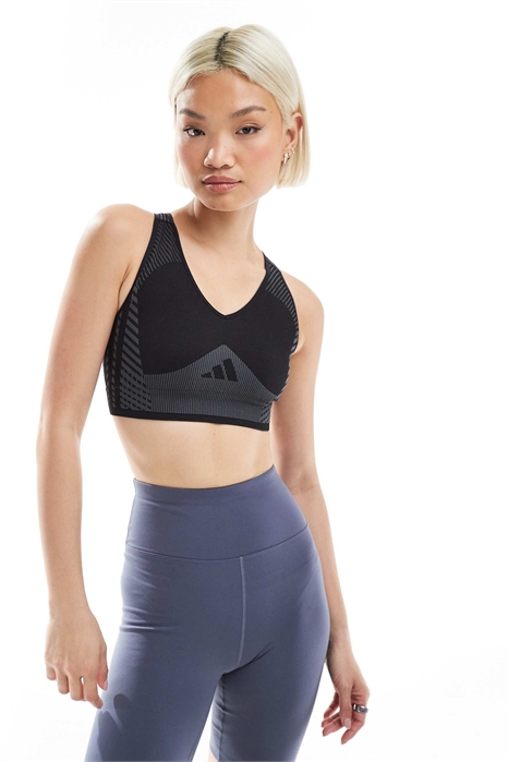 Спортивный бюстгальтер adidas Training D4T с легкой поддержкой артикул 138342109