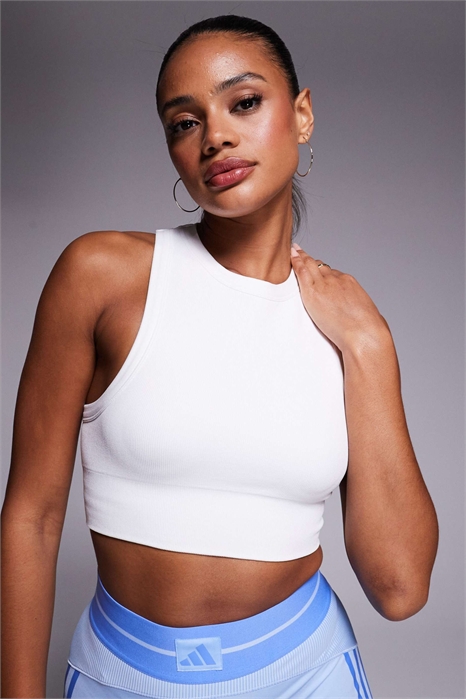 Спортивный бюстгальтер с бесшовными ребрами жесткости и двуслойной поддержкой артикул 141726320