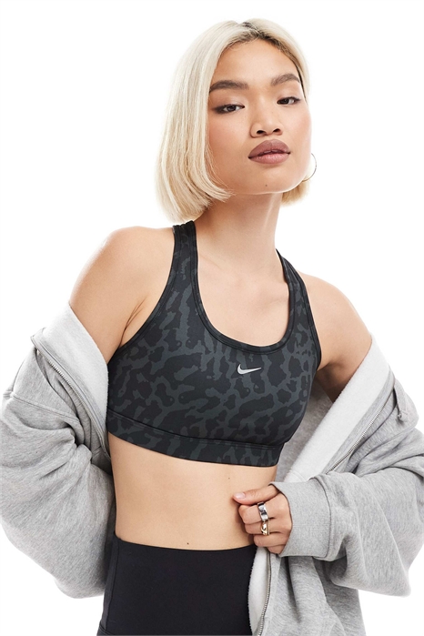 Спортивный бюстгальтер Swoosh с леопардовым принтом и средней степенью поддержки артикул 139796503