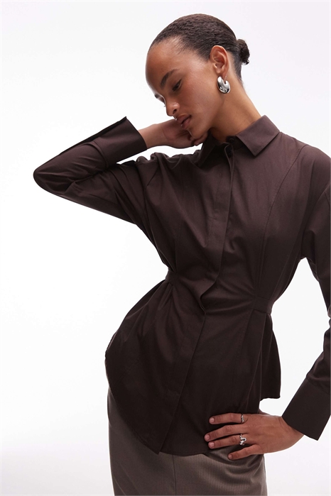 Рубашка с регулируемыми плечевыми вставками, затягивающимися сзади артикул 148893429