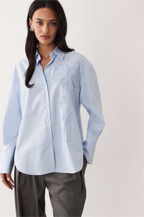 Классическая рубашка из смешанной ткани с хлопком и вышивкой артикул 155144928
