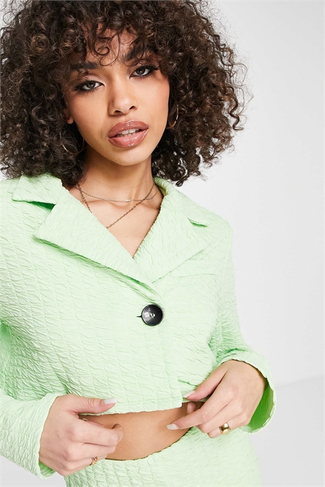 Короткий костюм с текстурированным джерси и блейзером артикул 115960407