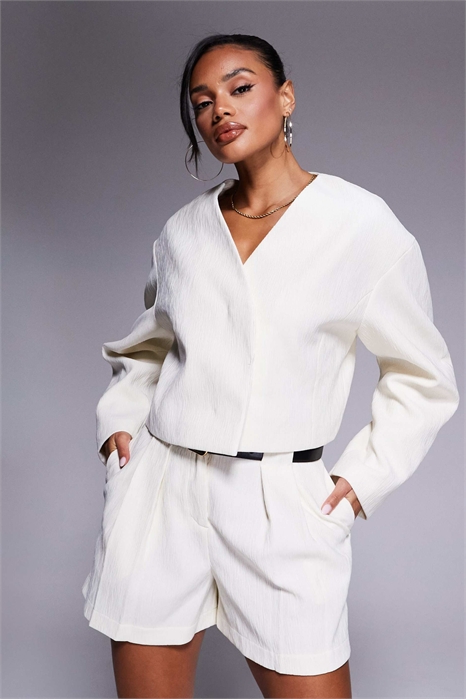 Короткий блейзер с фактурной текстурой co-ord артикул 143049210