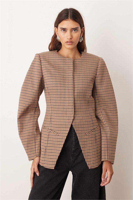 Чистый блейзер без воротника с вырезанной линией артикул 143376949