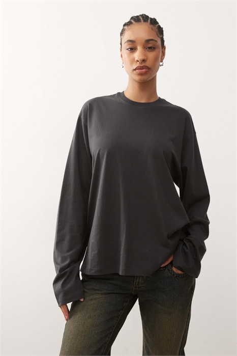 Футболка с длинными рукавами свободного прямого кроя артикул 153977653