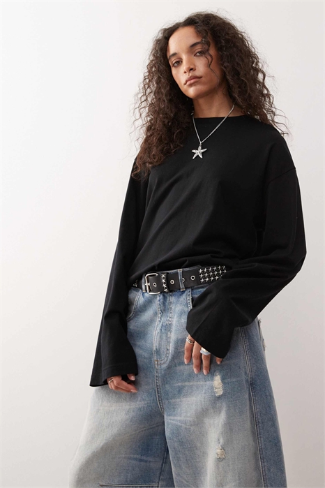 Футболка свободного кроя с длинными рукавами и боковыми разрезами артикул 148040998