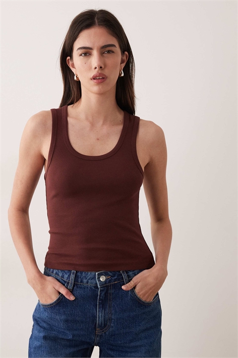 Жилет с широким ребром и вырезом «лодочка» артикул 153749528