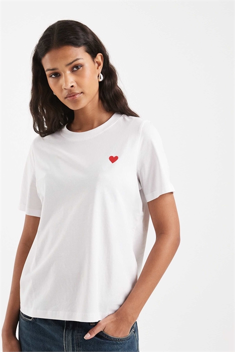 Футболка с рисунком в виде маленького сердечка артикул 152560855