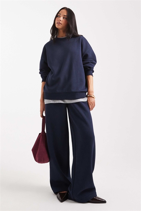 Джоггеры с широкими брючинами и завышенной талией артикул 147082695