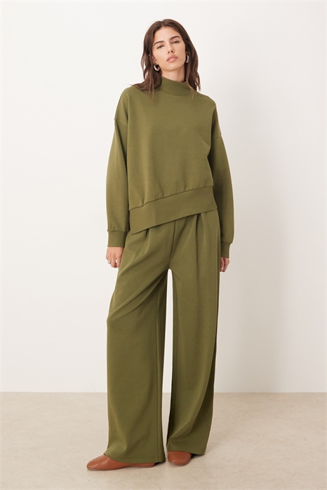 Джоггеры с широкими брючинами и широким поясом артикул 149005041