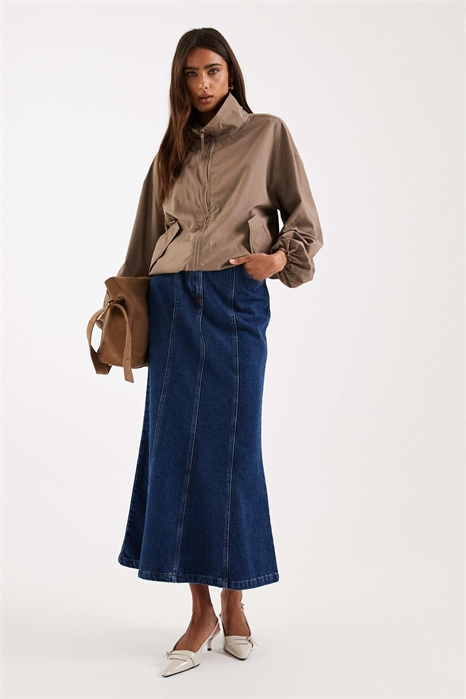 Макси-юбка из денима с фактурной панелью артикул 153494768