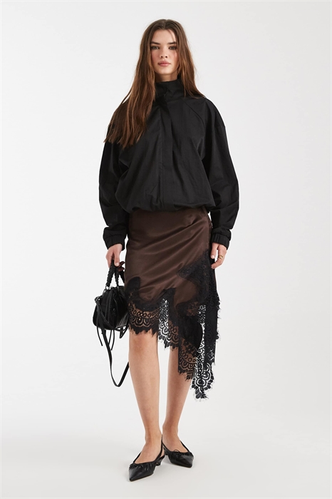 Мини-юбка из атласа с асимметричной кружевной отделкой артикул 155000253