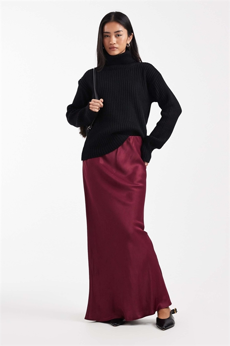 Макси-юбка из атласа с косой отрезкой артикул 153807892