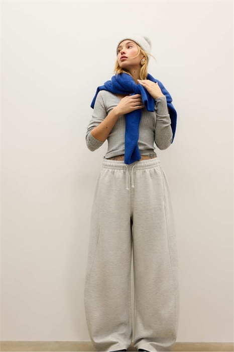 Брюки-джоггеры с широкими брючинами артикул 154970080