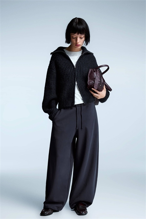 Брюки-кюбе с резинками артикул 153977413