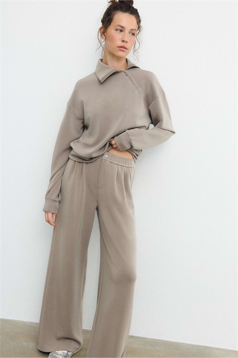 Брюки с вытачками из мягкой ткани артикул 155649082