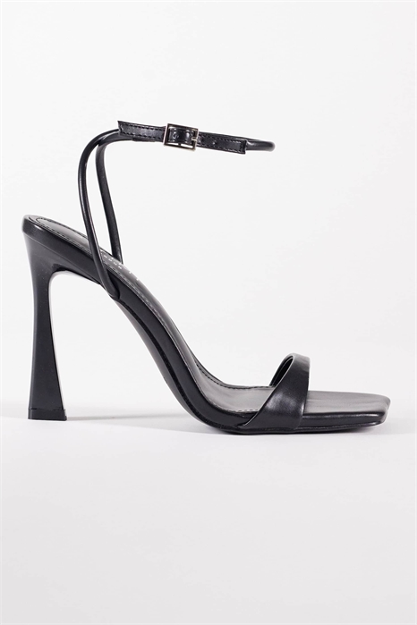 Simmi London: сандалии на каблуке с открытой пяткой от Kareena артикул 154231253