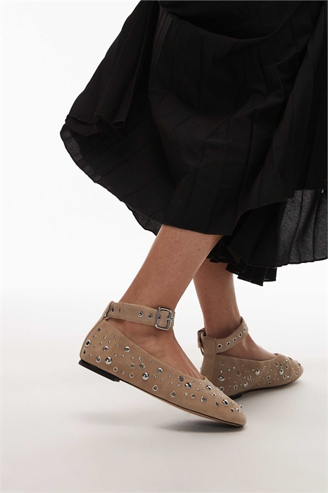 Балетки из замши с заклепками и ремешком на щиколотке артикул 141734408