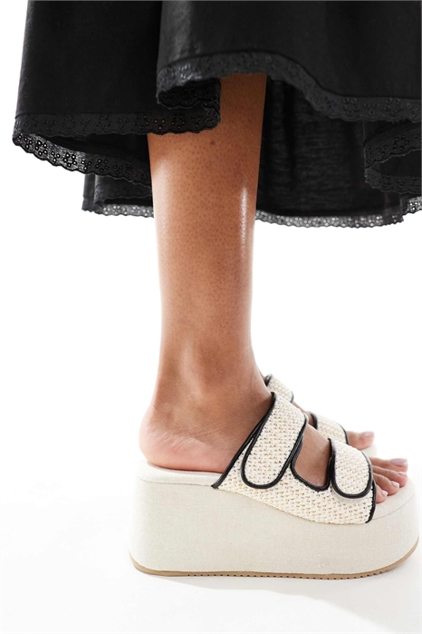 Мули на плоской платформе с плетеными элементами в подростковом стиле артикул 139583980