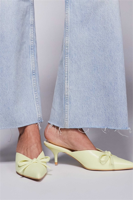 Туфли-муле от Lionheart на низком каблуке с заостренным носком и бантиком артикул 139101797