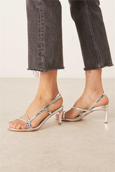 Сандалии на каблуке с ремешками артикул 149431089