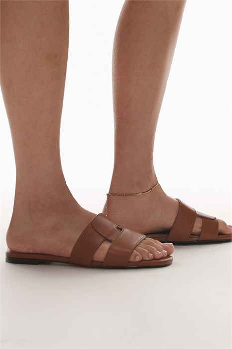 Кожаные сандалии на плоской подошве с квадратным носком артикул 146836766