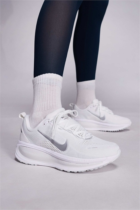 Кроссовки Vomero 18 артикул 147133787