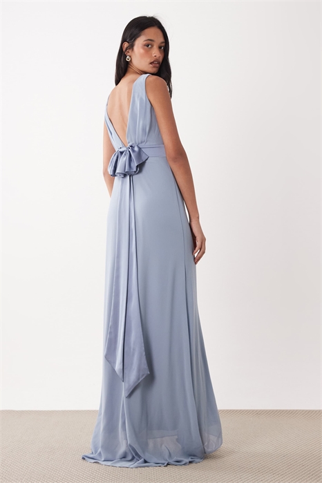 Макси-платье из шифона для подружек невесты с атласным бантом артикул 154078336