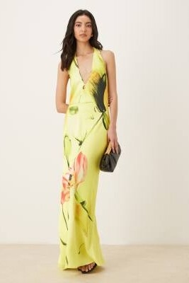 Макси-платье из атласа с глубоким вырезом и завязками на шее артикул 153577366