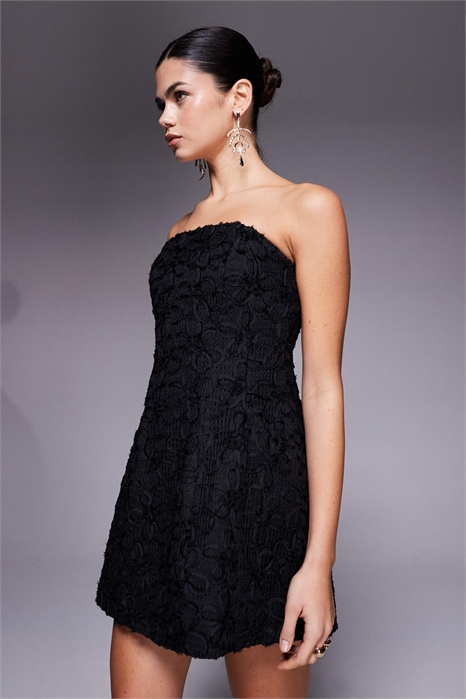 Мини-платье Karoline без бретелек с фактурной отделкой артикул 151182091