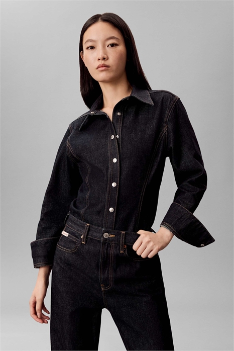 Джинсовая рубашка с затянутой талией артикул 151339398