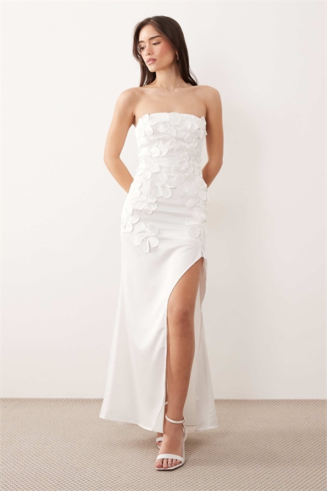 Макси-платье с цветочным поясом, аппликациями, оборками и разрезом на бедре артикул 153577359