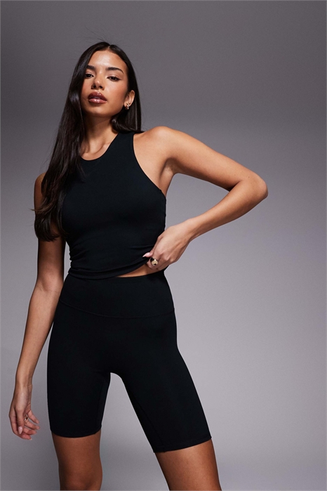 Шорты-леггинсы Icon с мягкой поверхностью, высокой талией и длиной штанин 8 дюймов артикул 151779241