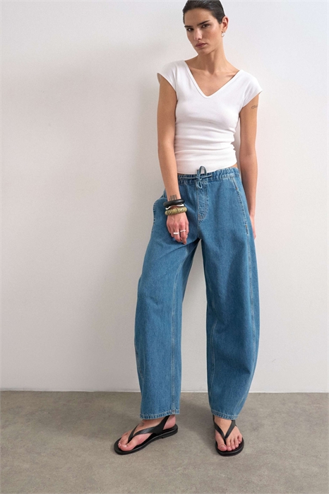 Джинсы свободного кроя артикул 152119542