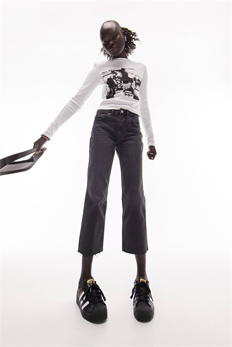 Джинсы средней посадки прямого кроя с необработанными краями артикул 104682337