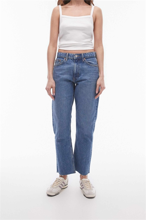 Джинсы средней посадки прямой крой с укороченной длиной и необработанными краями артикул 133271605