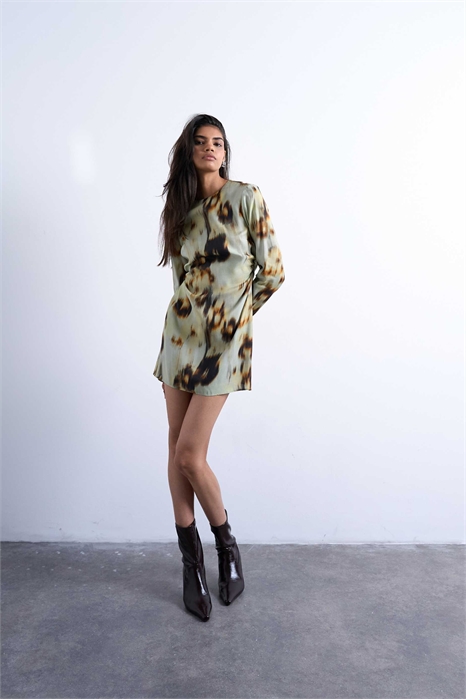 Мини-платье с зауженной талией и длинными рукавами артикул 143441548