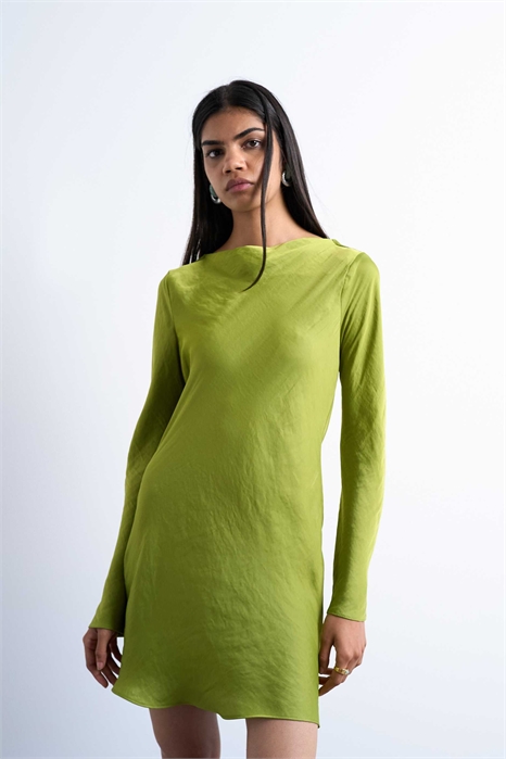 Мини-платье с капюшоном и длинными рукавами из атласа артикул 147896536