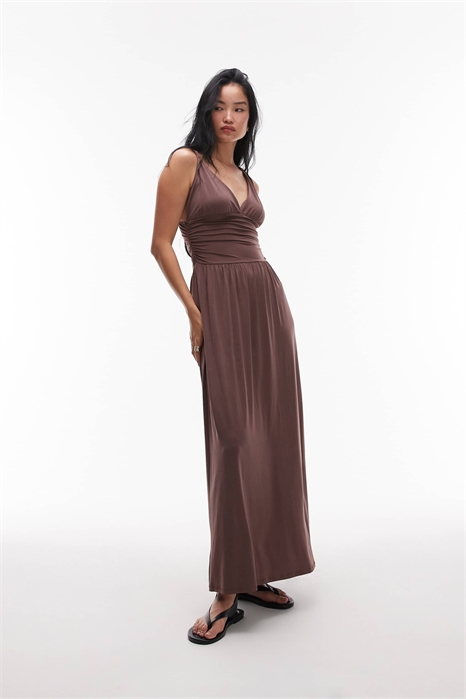 Макси-платье с бретелями и рюшами на талии артикул 146857830