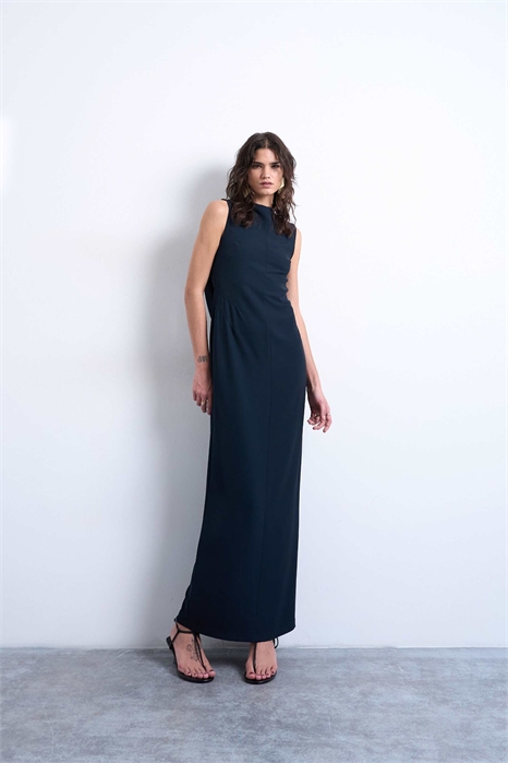 Макси-платье с V-образным вырезом и драпировкой на спине артикул 153750439