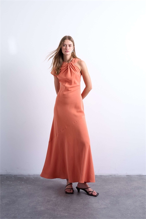 С завязкой на шее и асимметричными рукавами, длина до колен артикул 142429540